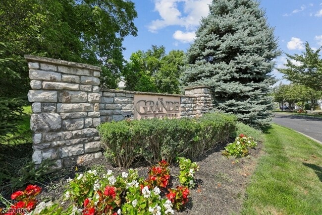 Building Photo - 1305 Meadow Brook Ct