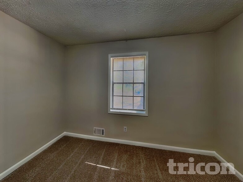 Building Photo - 65 Highland Cir