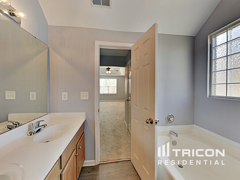 Building Photo - 1429 Rheo Ct NW