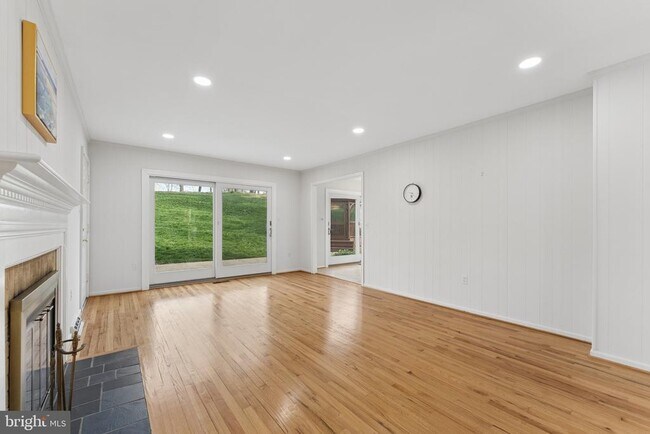 Building Photo - 2302 Tanglevale Dr