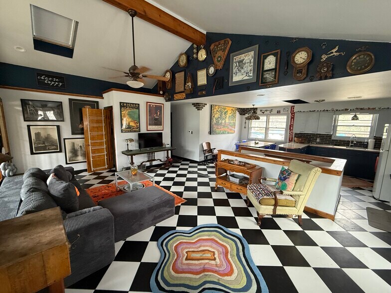 Building Photo - 32275 Center St