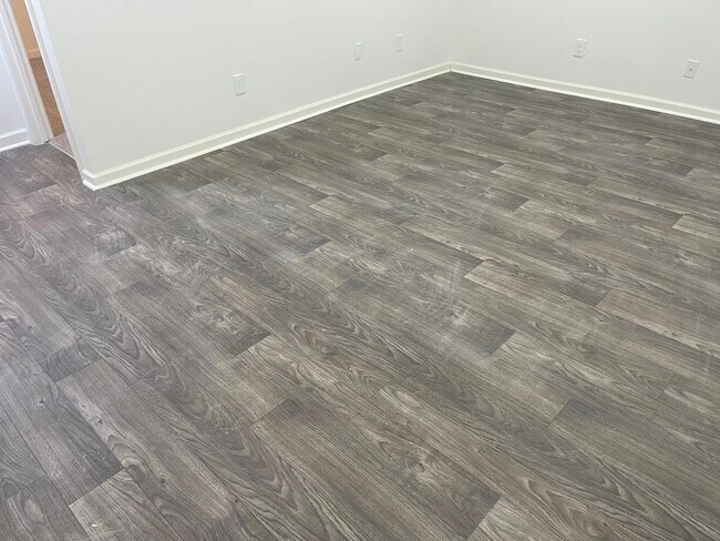 Building Photo - Modern 2-Bed, 1-Bath Oasis with Central Ai...