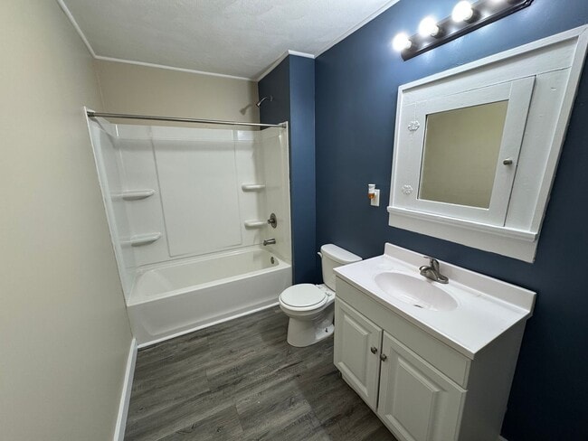 Building Photo - 4 bedroom 1.5 bath Home in Moline