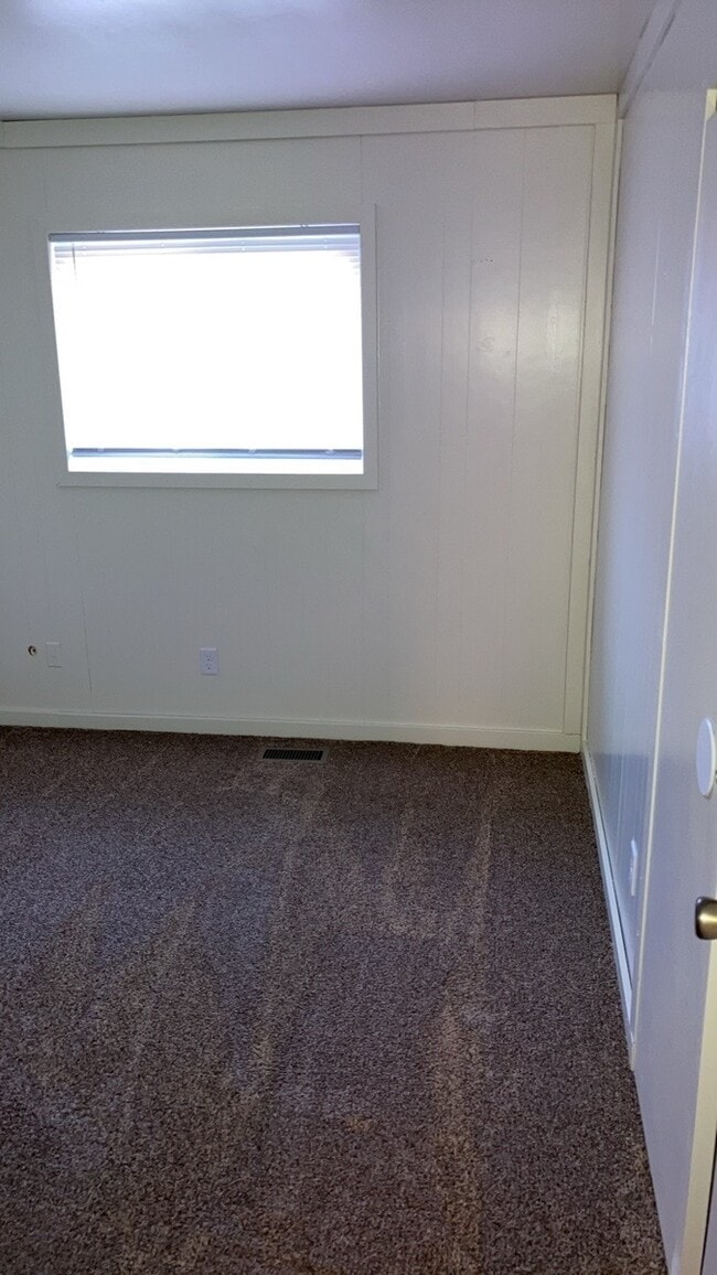 Building Photo - 970 W Alkaline Springs Rd