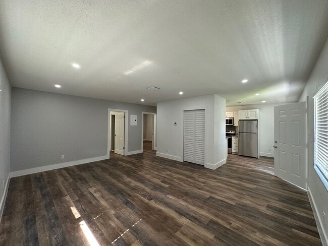 Building Photo - Edgewood Apartments LLC