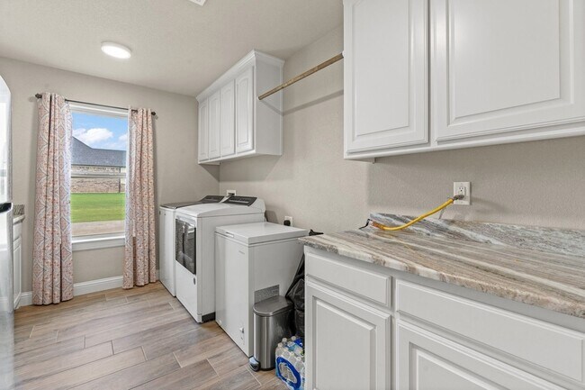 Building Photo - 9708 Puma Tr