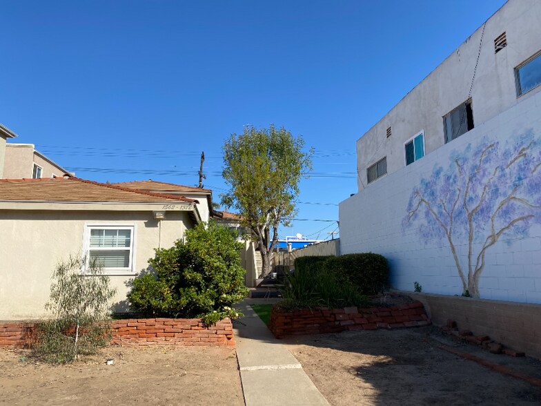 Building Photo - 1570 Hornblend St