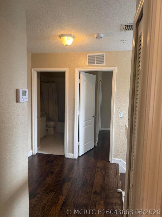 Building Photo - 1121 Shoma Dr