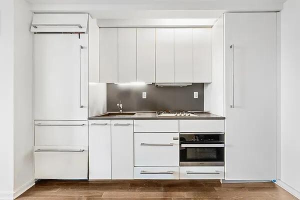 Building Photo - 340 E 23rd St