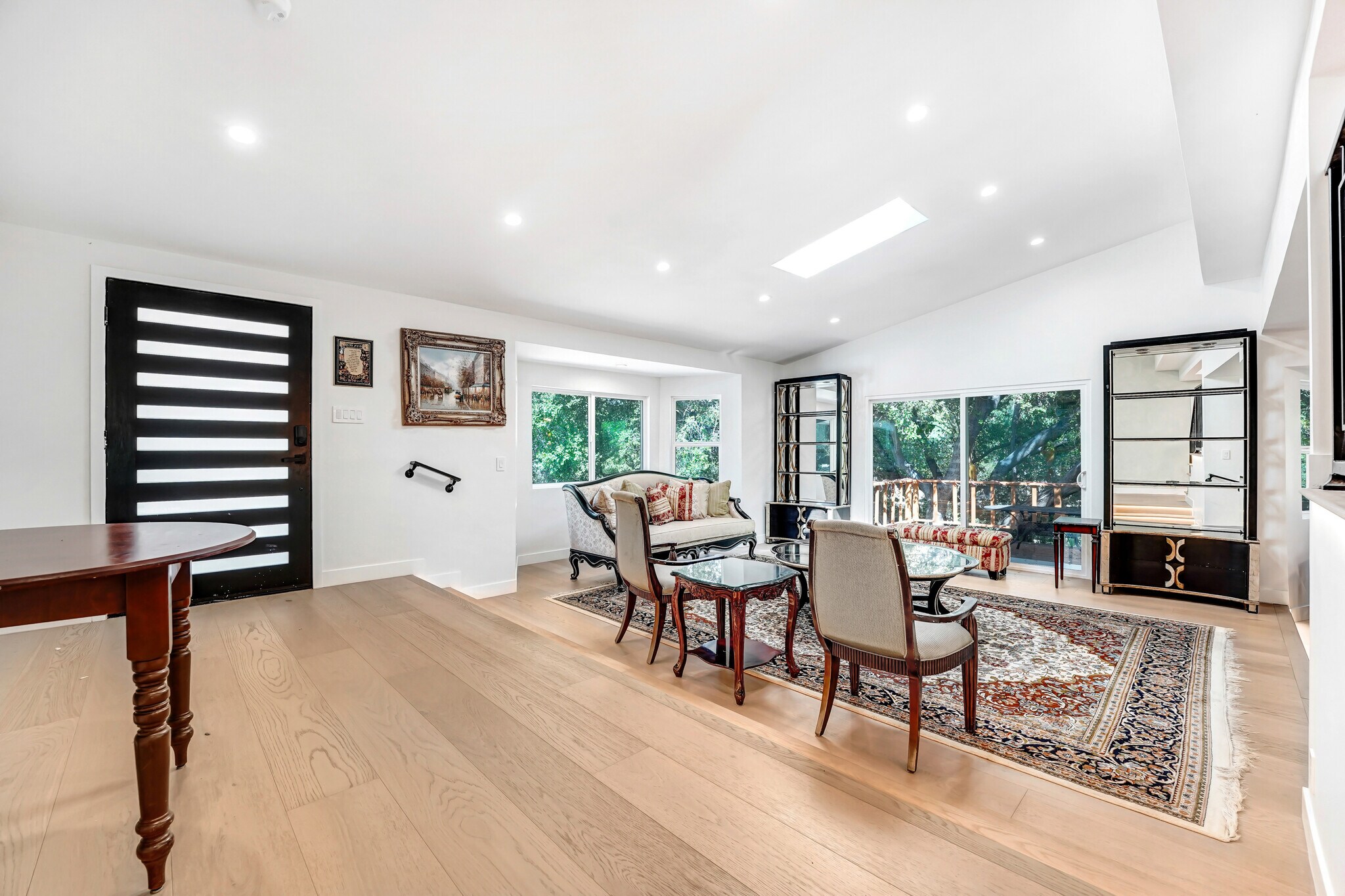 Building Photo - 4611 Louise Ave