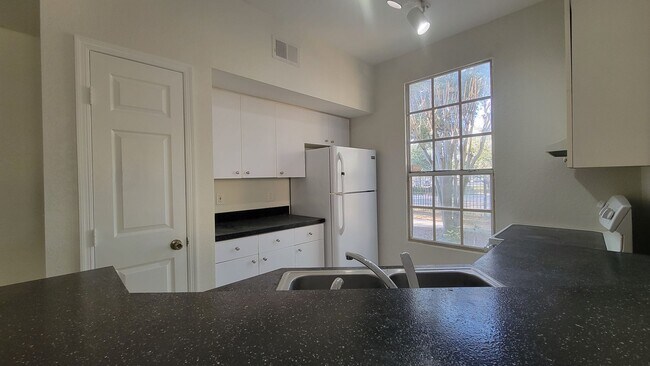 Building Photo - 2/2 First Floor Condo in Azur at Metrowest