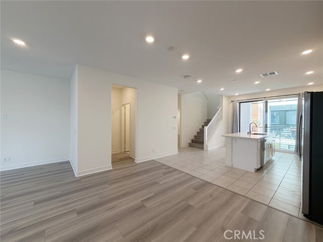 Building Photo - 400 Transport