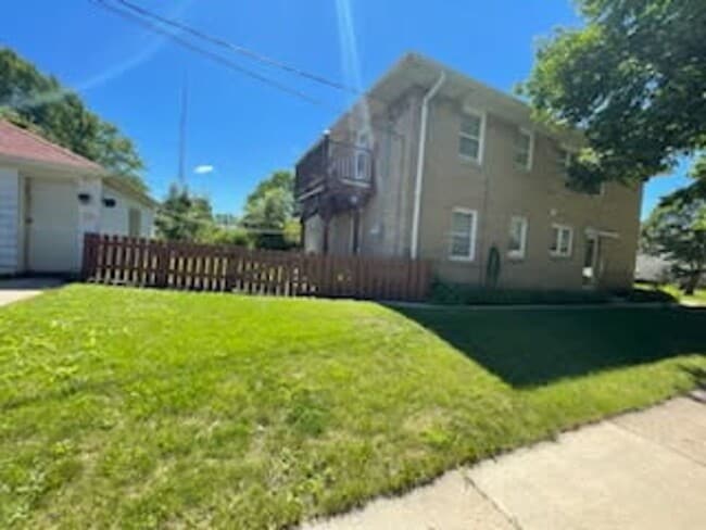 Building Photo - 4338 N Sheffield Ave
