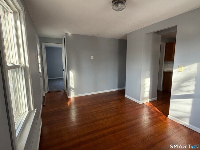 Building Photo - 3 Greenwood St