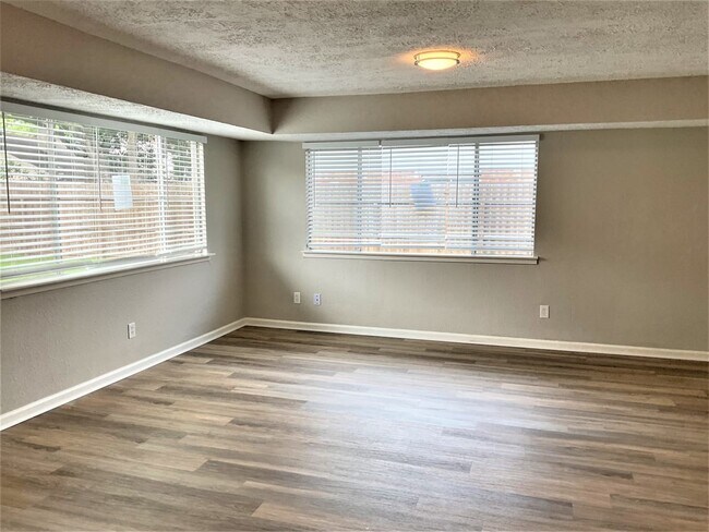 Building Photo - 2326 Meade Ct