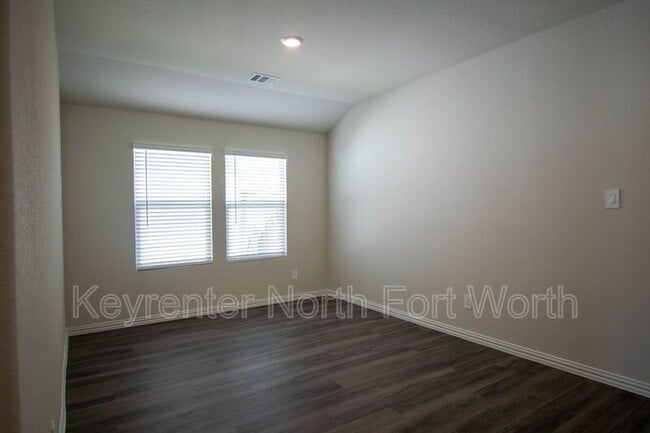Building Photo - 2106 Dunbar Dr