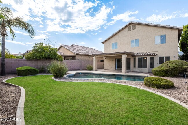 Building Photo - 9643 E Sheena Dr