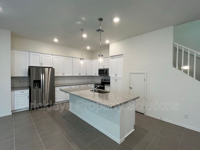 Building Photo - 265 E Balsam Dr