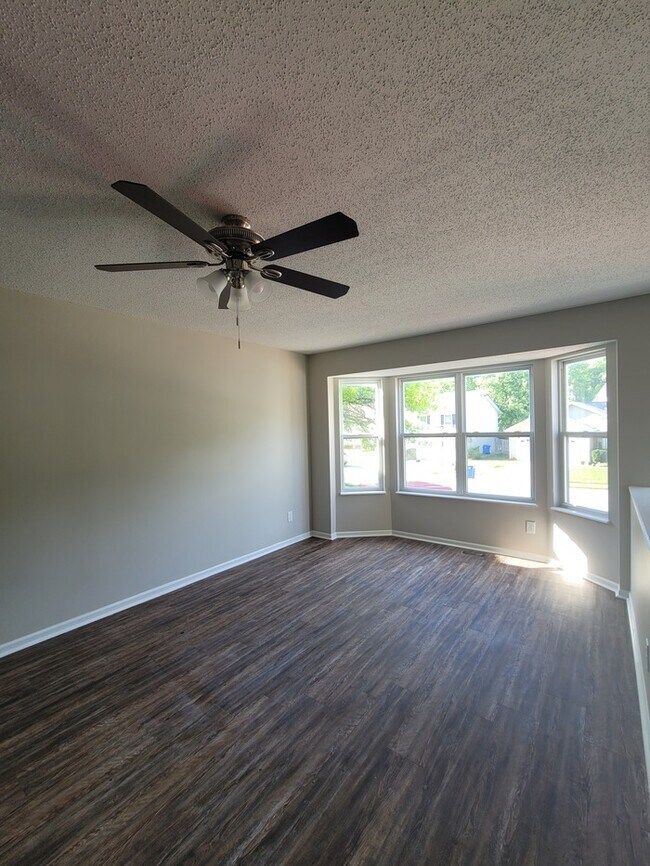 Building Photo - 969 Wynstay Cir Valley Park, MO 63088