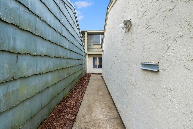 Building Photo - 3128 Blairstone Ct