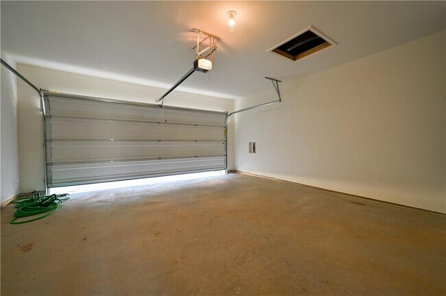 Building Photo - 252 Mount Vernon Way