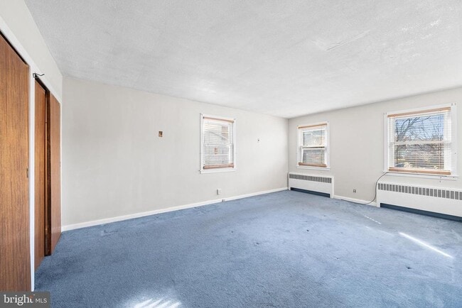 Building Photo - 7301 Chestnut Ave