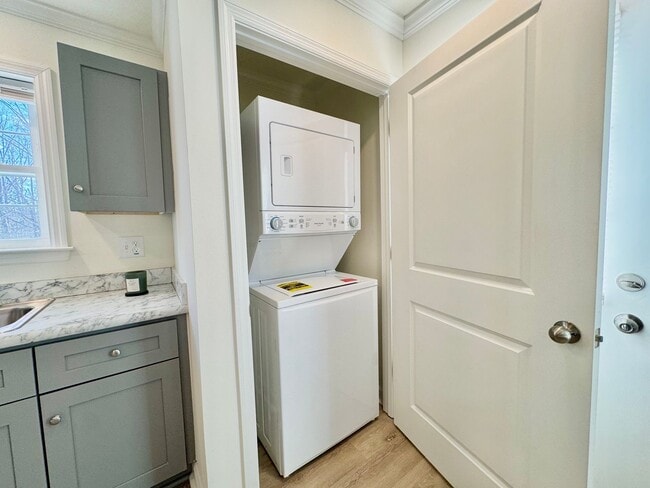 Building Photo - The Home You’ve Been Searching For! *Utili...