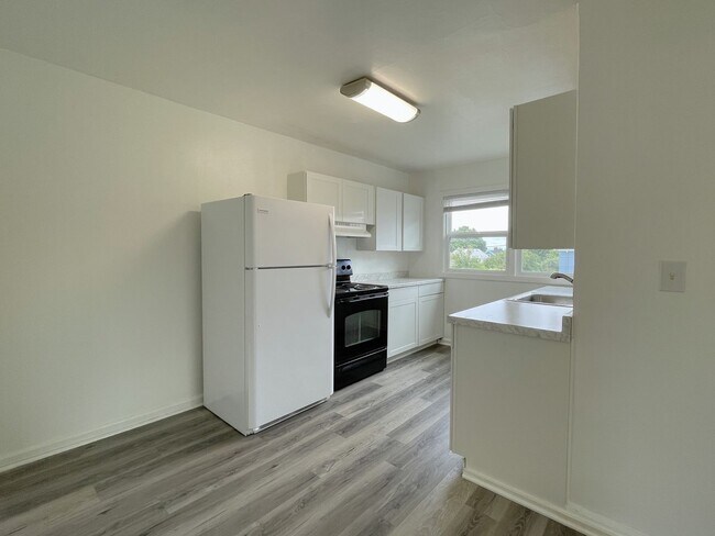 Building Photo - Charming Second Floor 1-Bedroom Close to Peninsula Park!