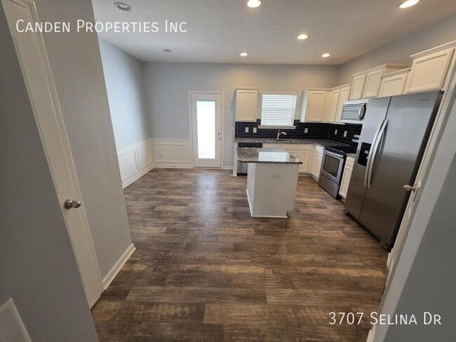 Building Photo - 3707 Selina Dr