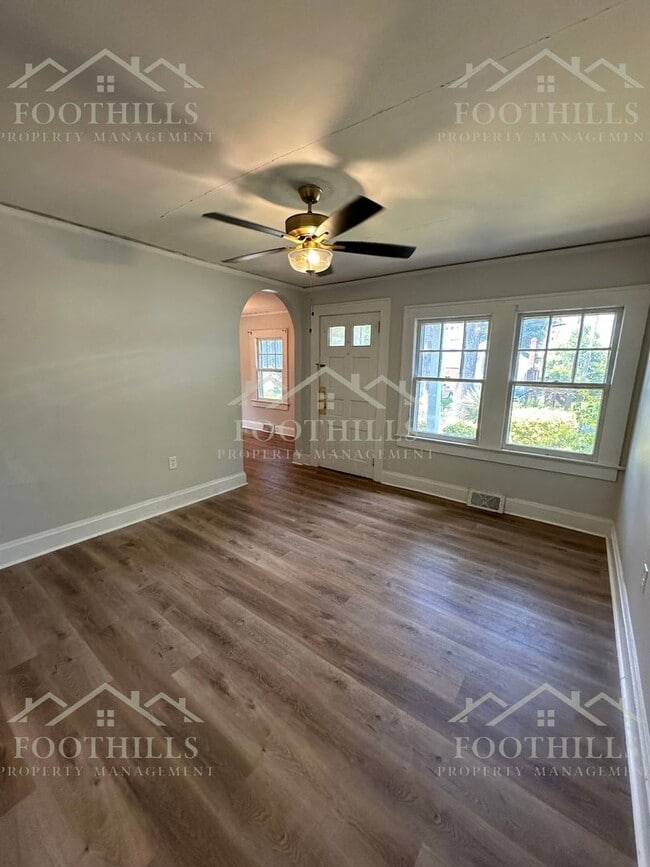 Building Photo - 1 Bedroom + Bonus Room Duplex with Storage...
