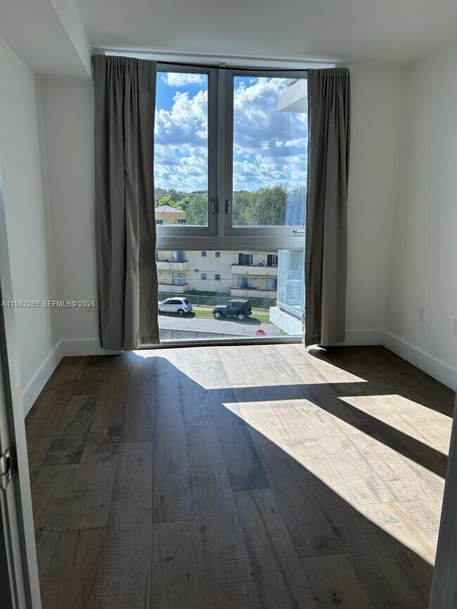 Building Photo - 13800 Highland Dr