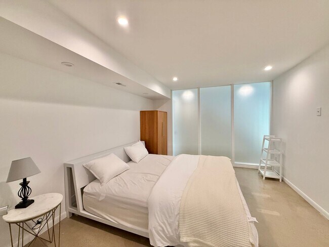 Building Photo - **OFFERING WAIVED APPLICATION FEES & $300 MOVE IN PROMOTION** Luxurious 4BD, 3BA Raleigh Home wit...