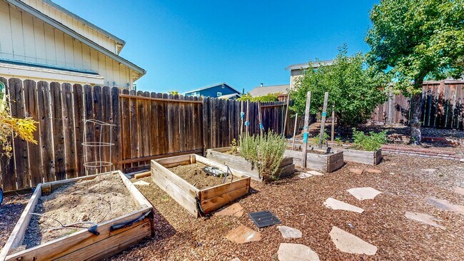 Building Photo - 360 Manka Cir