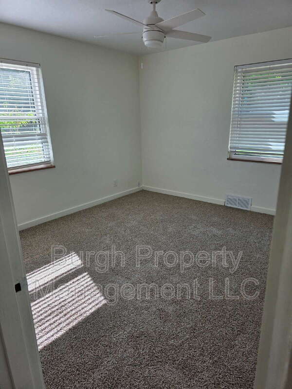 Building Photo - 300 Maxwell Dr