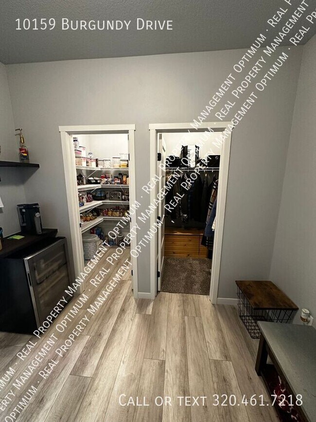 Building Photo - 10159 Burgundy Dr