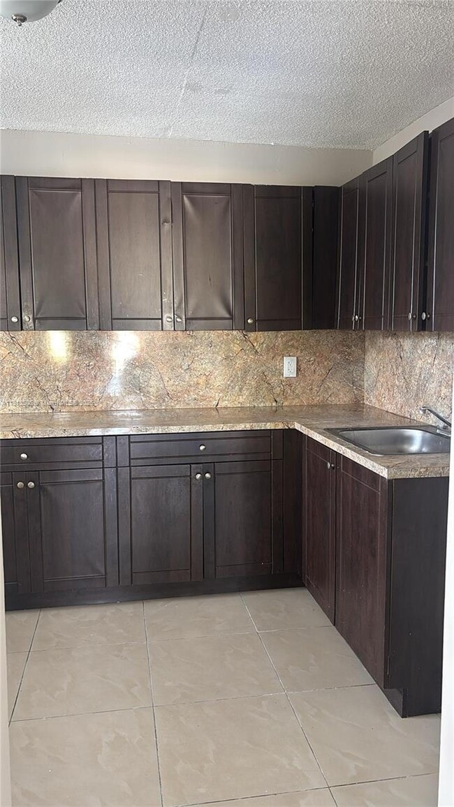 Building Photo - 13725 NE 6th Ave