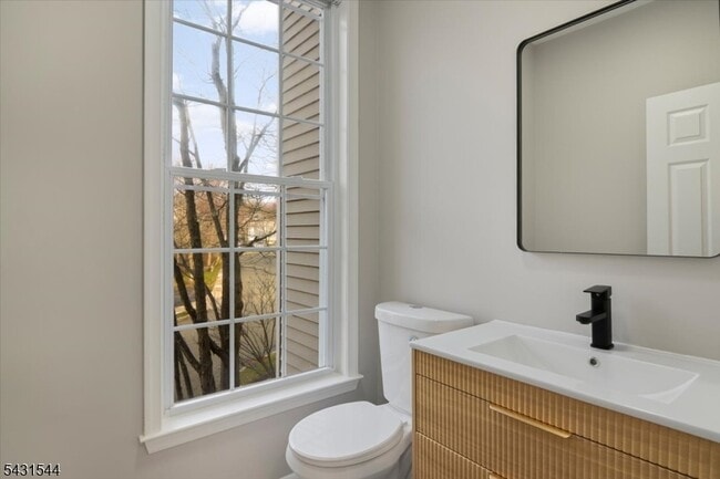 Building Photo - 145 Arrowgate Dr