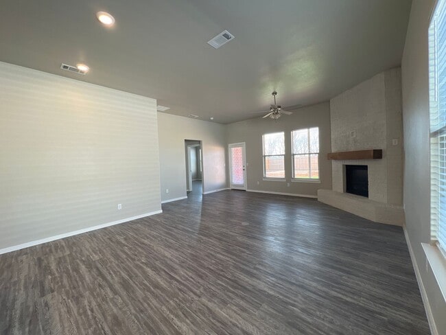 Building Photo - New Beginnings Start At AMRR: Gorgeous 3 Bedroom Available in June!