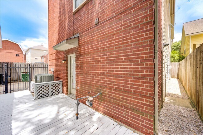 Building Photo - 1520 Park St