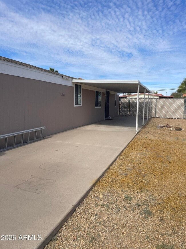 Building Photo - 415 E Villa Theresa Dr