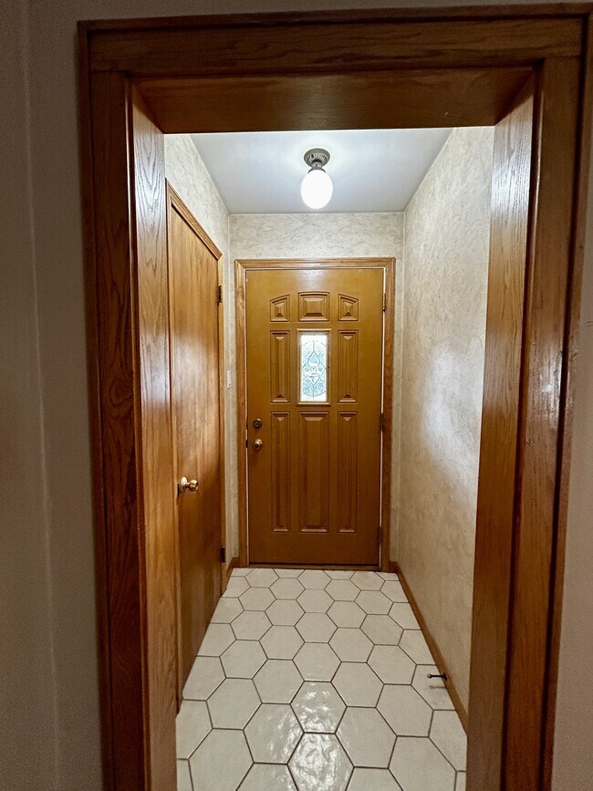 Building Photo - 1023 Sackett Ave