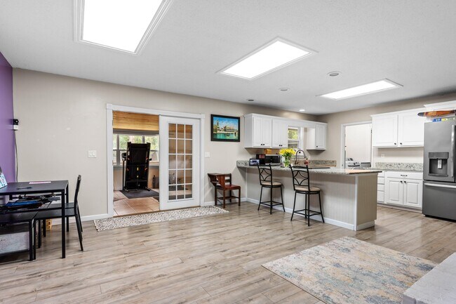 Building Photo - 2442 Duncan Dr