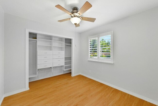 Building Photo - 6903 Moonmont Dr
