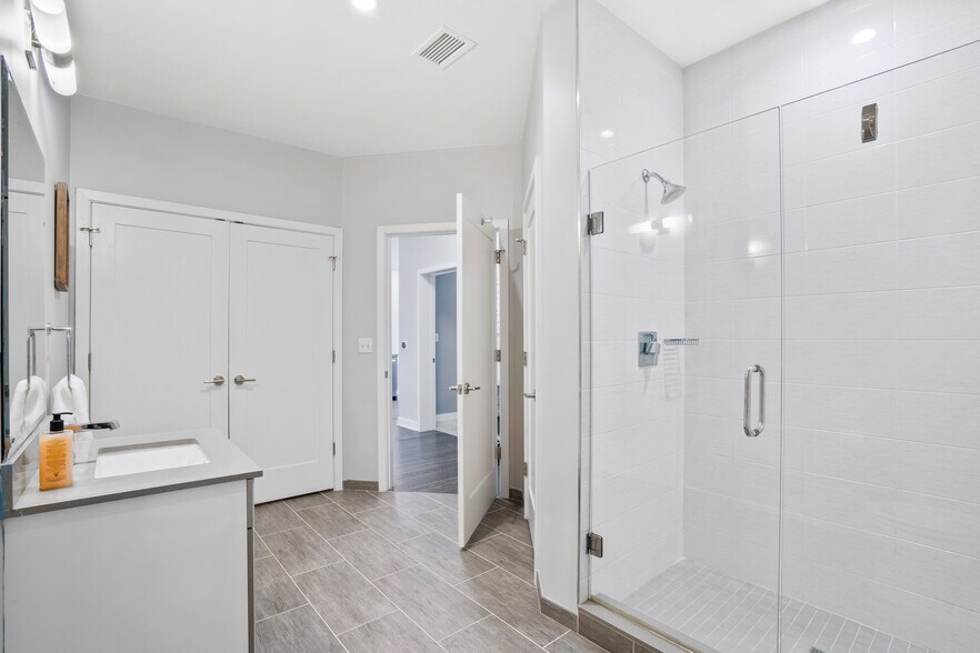 Building Photo - 1350 Maryland Ave NE