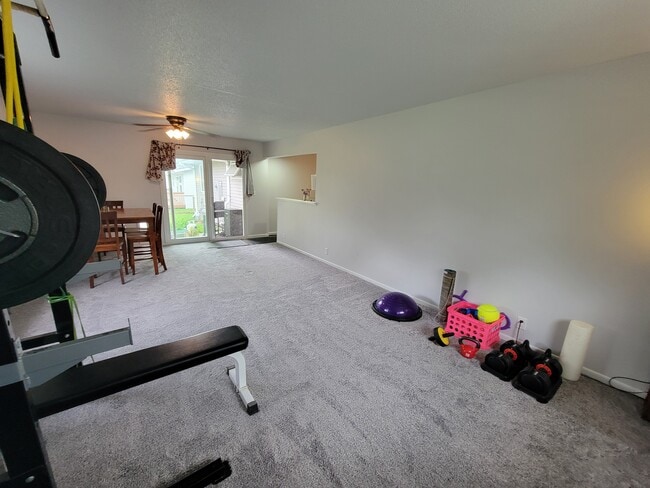 Building Photo - 512 Spruce Dr