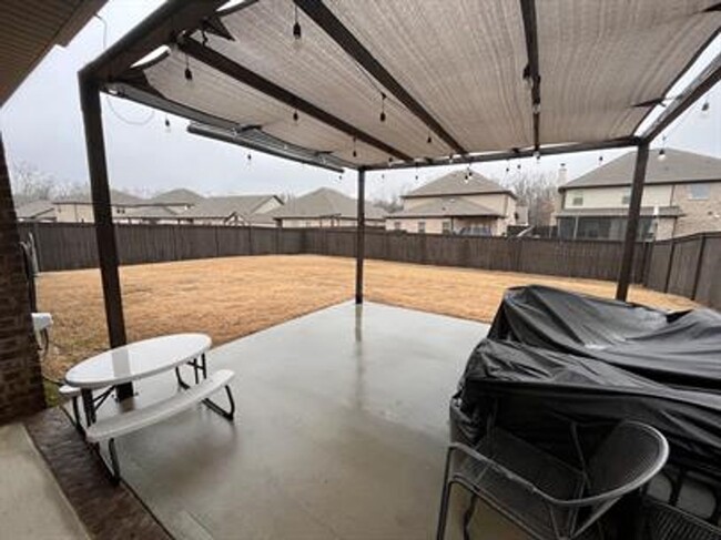 Building Photo - Beautiful 4-Bedroom Home with Office, Bonu...