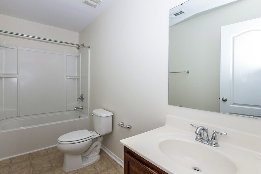 Building Photo - 6413 Prosperity Commons Dr