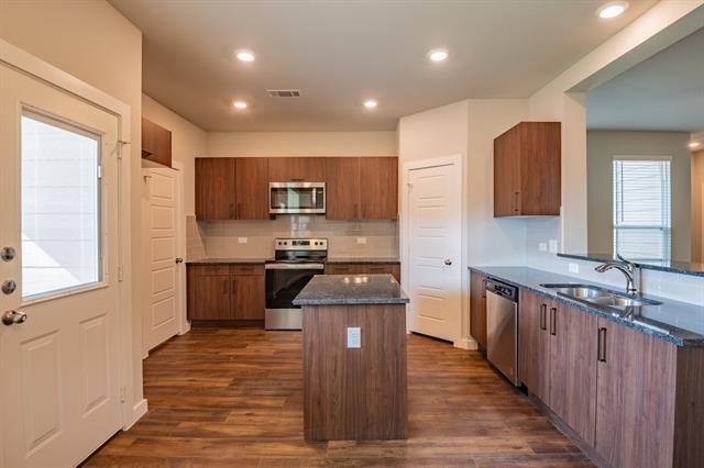 Building Photo - 720 Wheatfield Dr