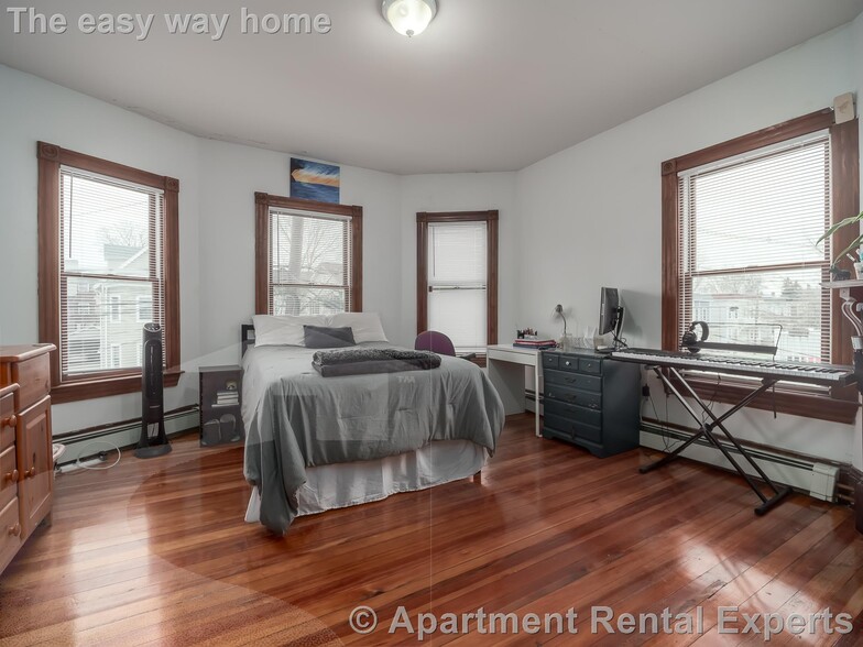 Building Photo - 318 Beacon St