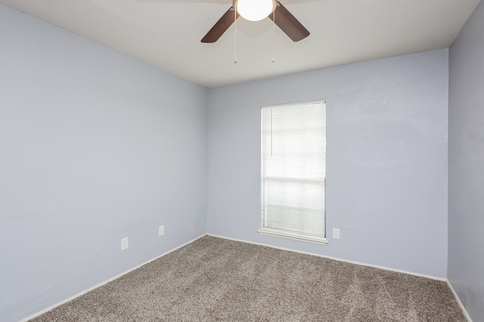 Building Photo - 7439 Oakmore Dr